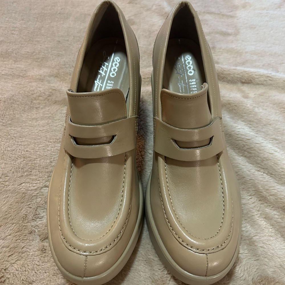 Ecco Beige Loafers